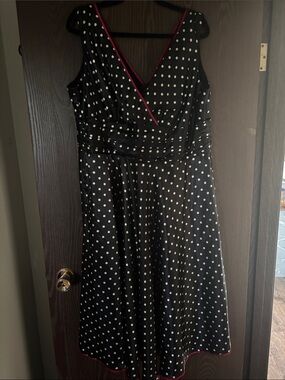 Signature by Robbie Bee Black Polka Dot Midi Dress with Pink Trim